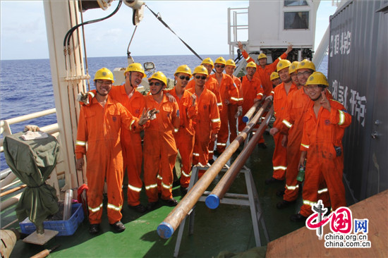 “海洋六号”取样长度13.7米再创历史新高 