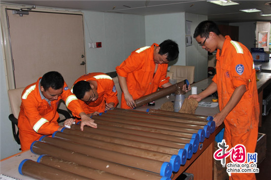 “海洋六号”取样长度13.7米再创历史新高 